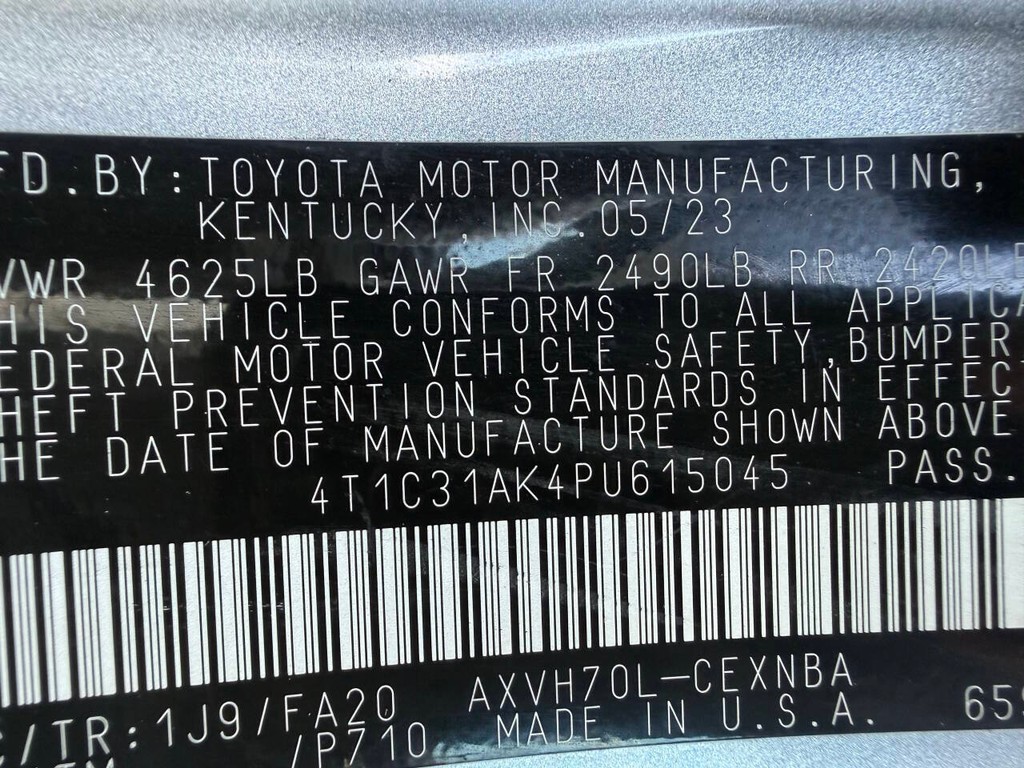 Toyota Camry Vehicle Full-screen Gallery Image 31