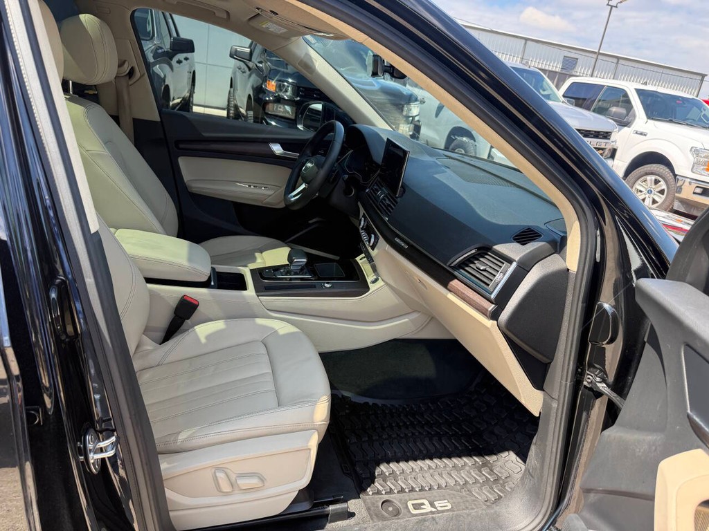 Audi Q5 Vehicle Full-screen Gallery Image 10
