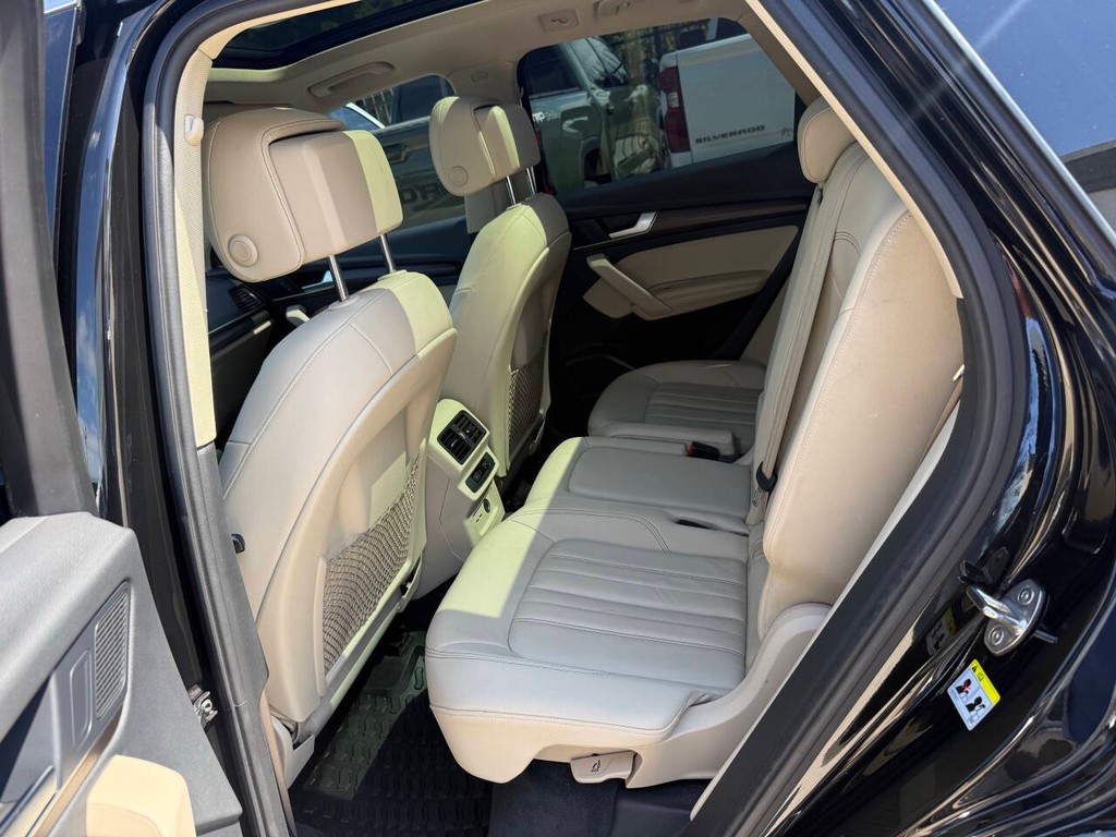 Audi Q5 Vehicle Full-screen Gallery Image 13