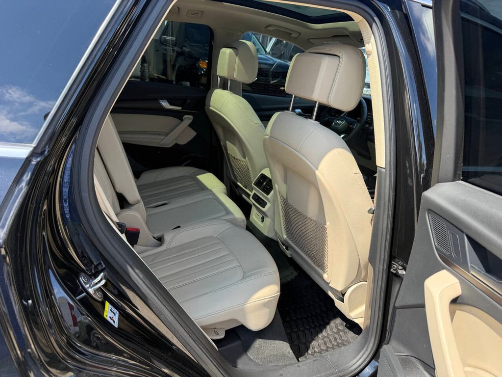 Audi Q5 Vehicle Full-screen Gallery Image 15