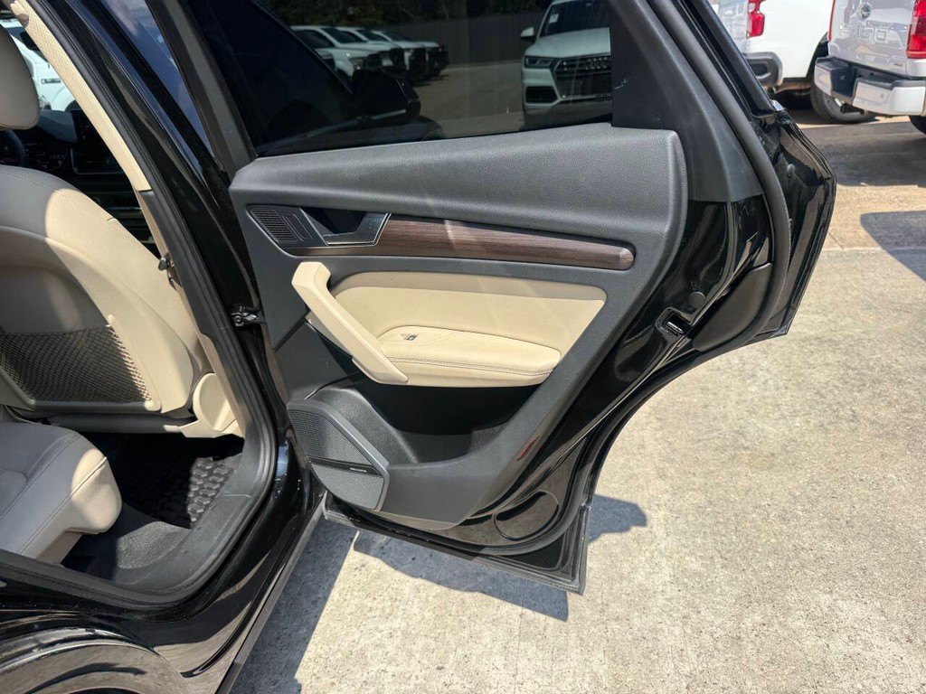 Audi Q5 Vehicle Full-screen Gallery Image 16