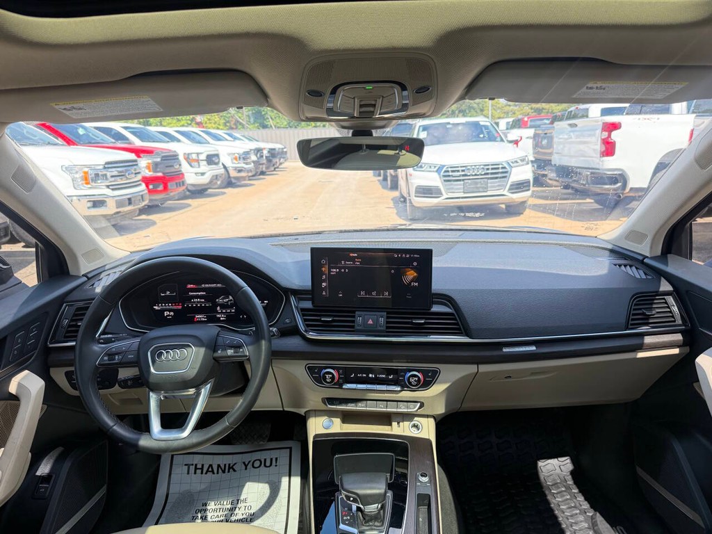 Audi Q5 Vehicle Full-screen Gallery Image 17