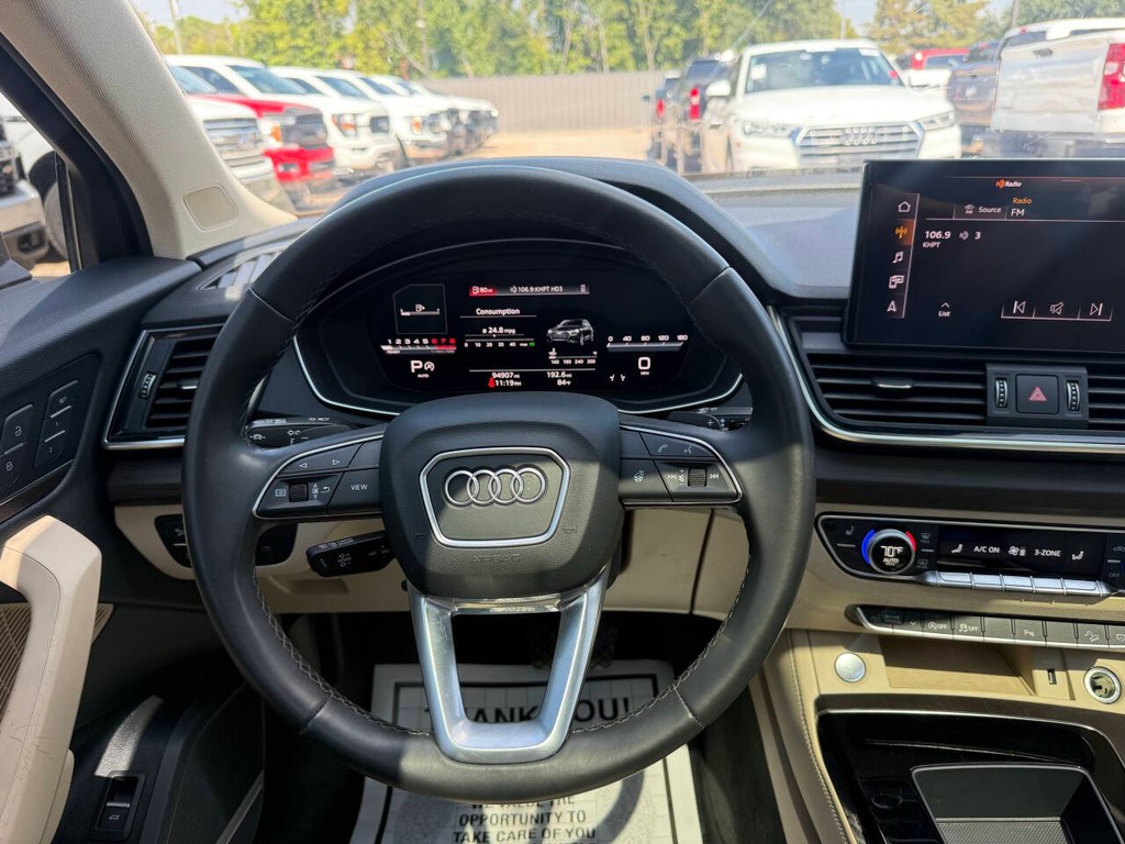 Audi Q5 Vehicle Full-screen Gallery Image 22