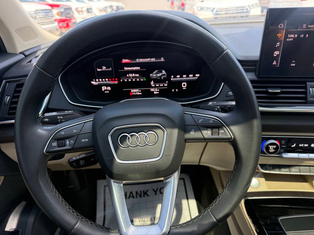 Audi Q5 Vehicle Full-screen Gallery Image 23