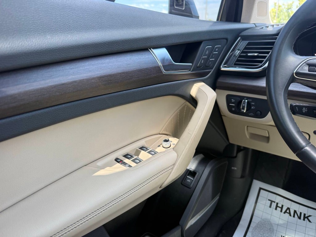 Audi Q5 Vehicle Full-screen Gallery Image 29