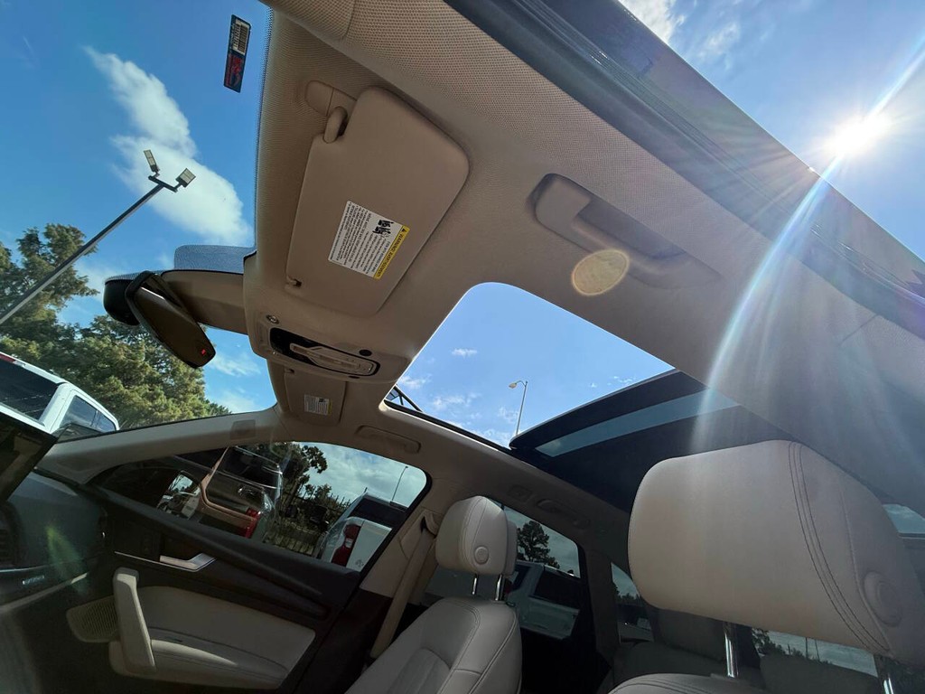 Audi Q5 Vehicle Full-screen Gallery Image 30