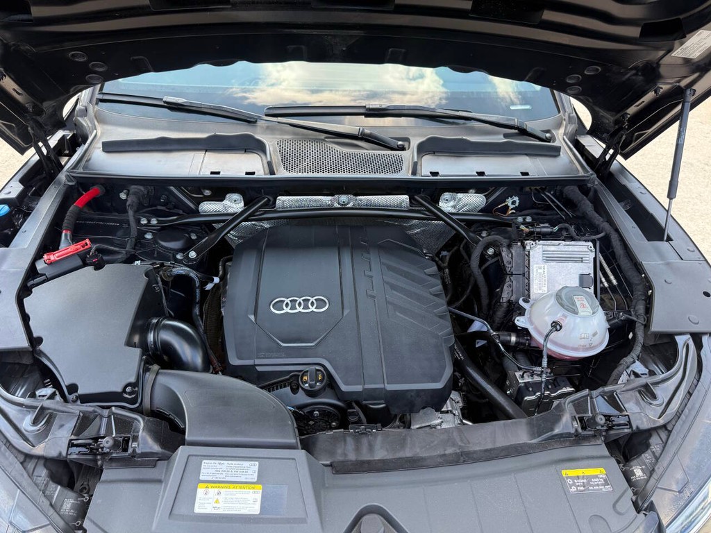 Audi Q5 Vehicle Full-screen Gallery Image 35