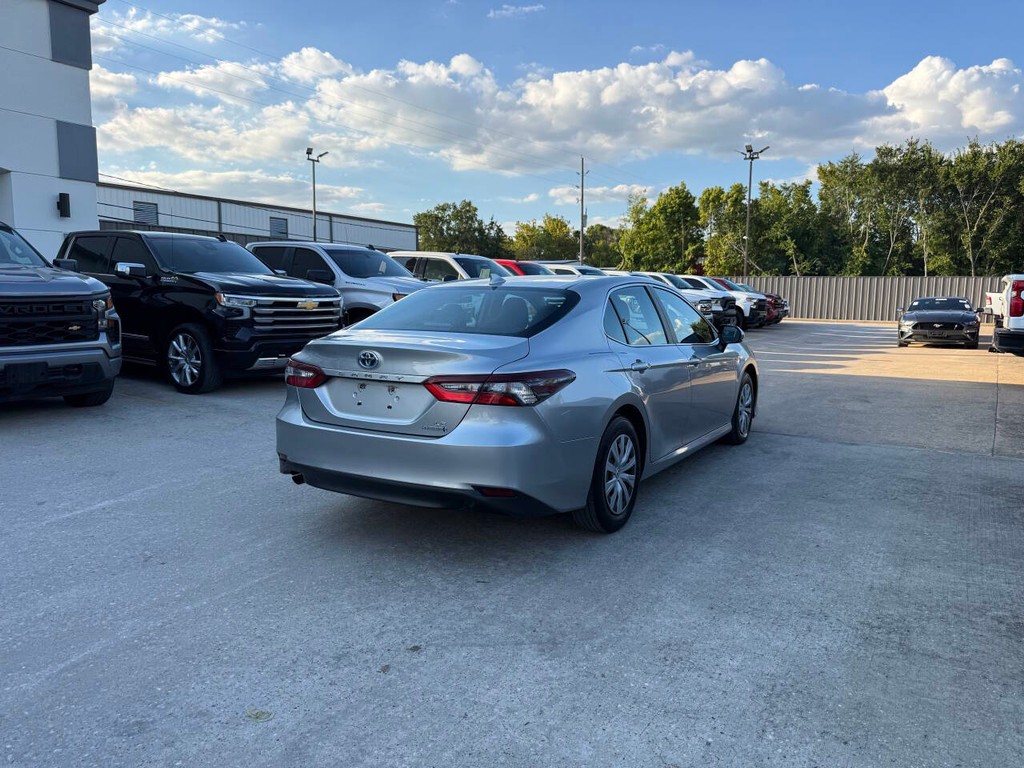 Toyota Camry Vehicle Full-screen Gallery Image 05