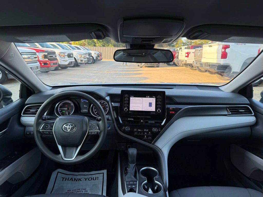 Toyota Camry Vehicle Full-screen Gallery Image 17