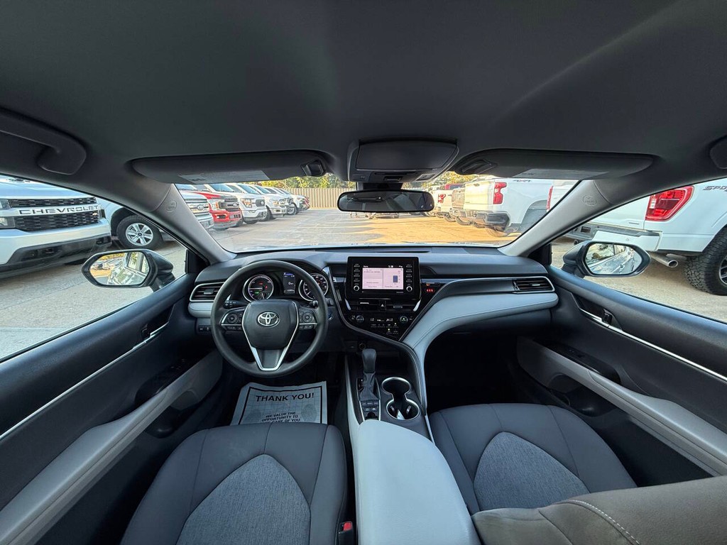 Toyota Camry Vehicle Full-screen Gallery Image 18