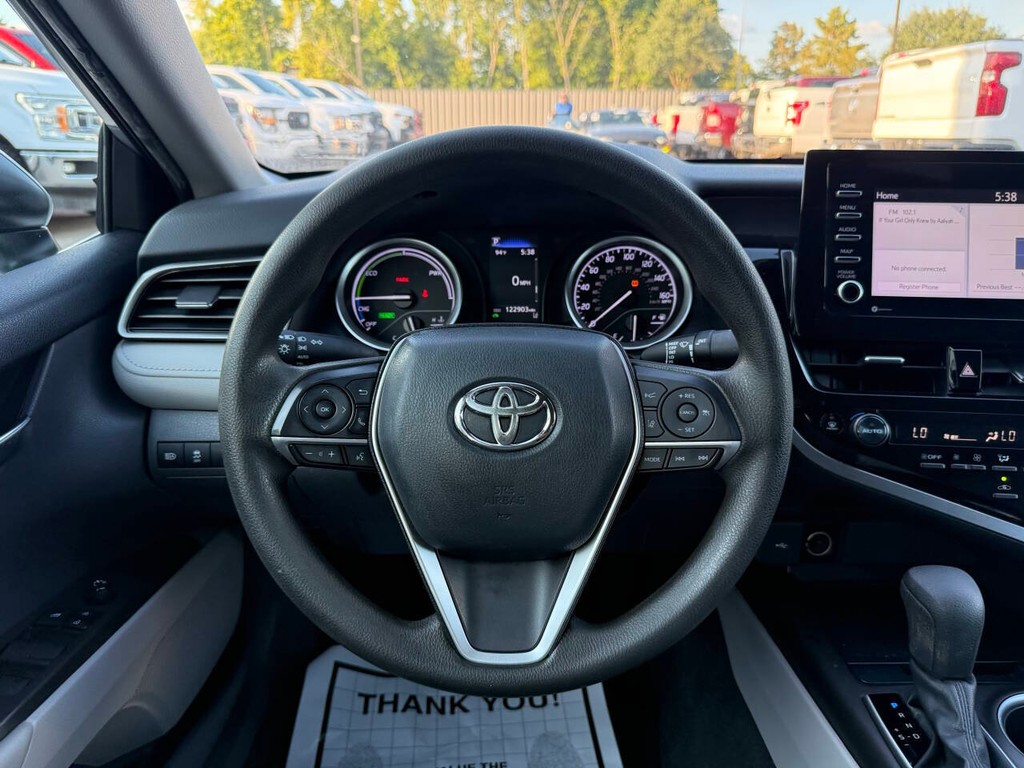 Toyota Camry Vehicle Full-screen Gallery Image 22