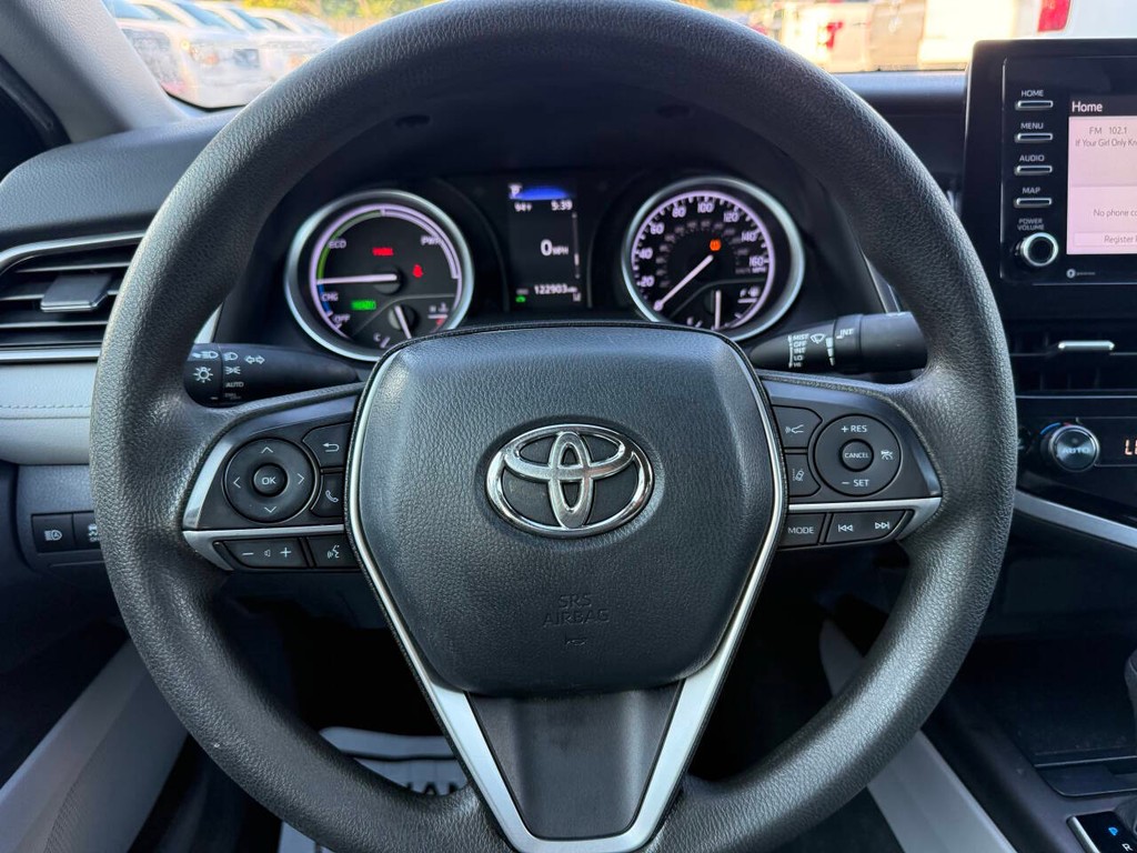 Toyota Camry Vehicle Full-screen Gallery Image 23