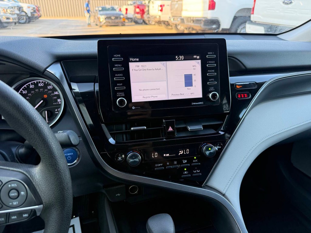 Toyota Camry Vehicle Full-screen Gallery Image 24