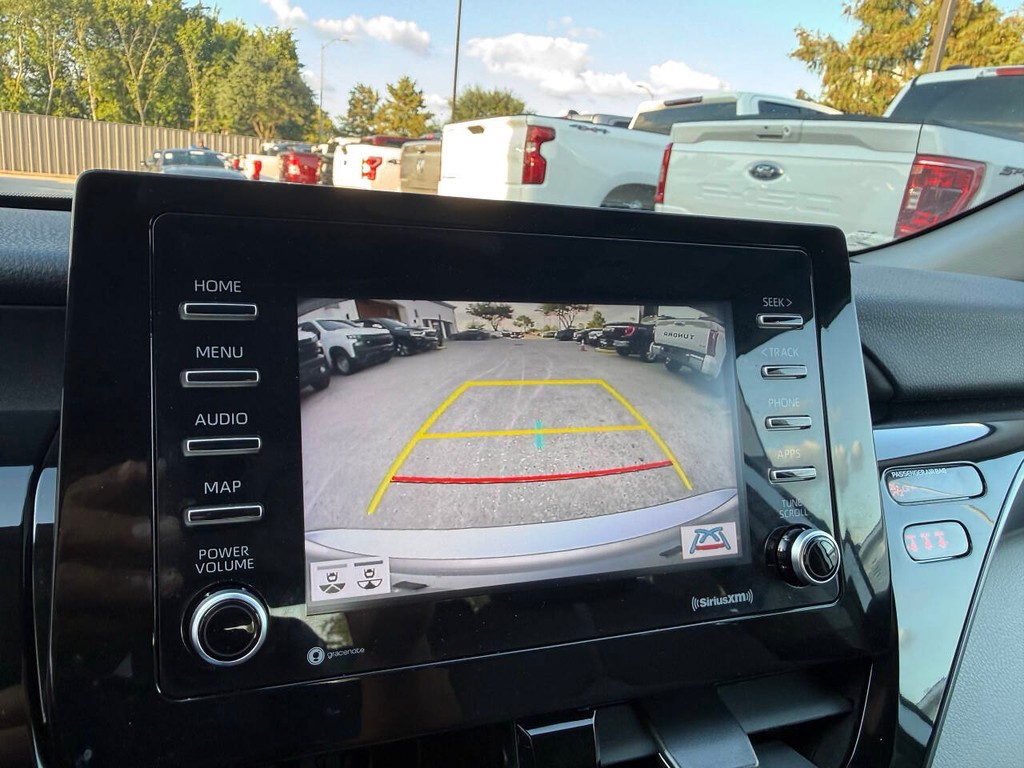 Toyota Camry Vehicle Full-screen Gallery Image 26