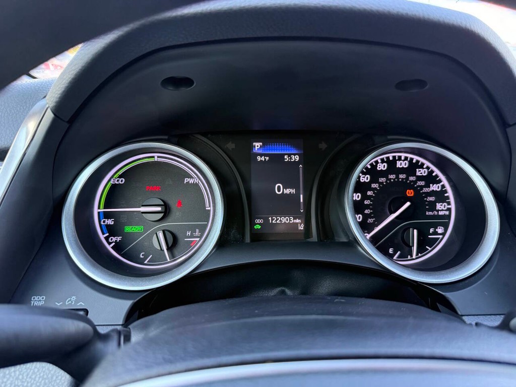 Toyota Camry Vehicle Full-screen Gallery Image 30