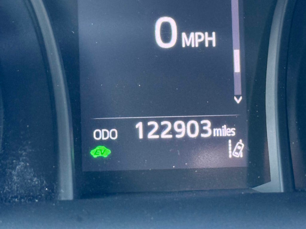 Toyota Camry Vehicle Full-screen Gallery Image 31