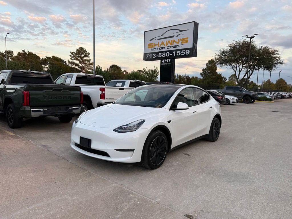 Tesla Model Y Vehicle Full-screen Gallery Image 03
