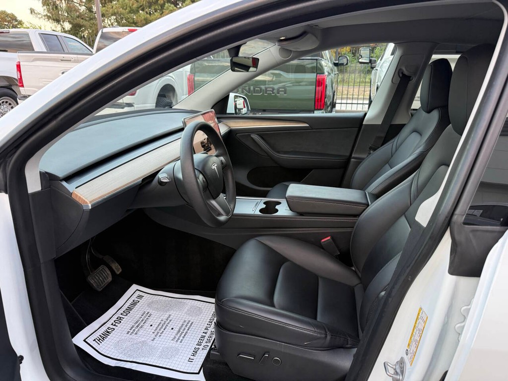Tesla Model Y Vehicle Full-screen Gallery Image 07