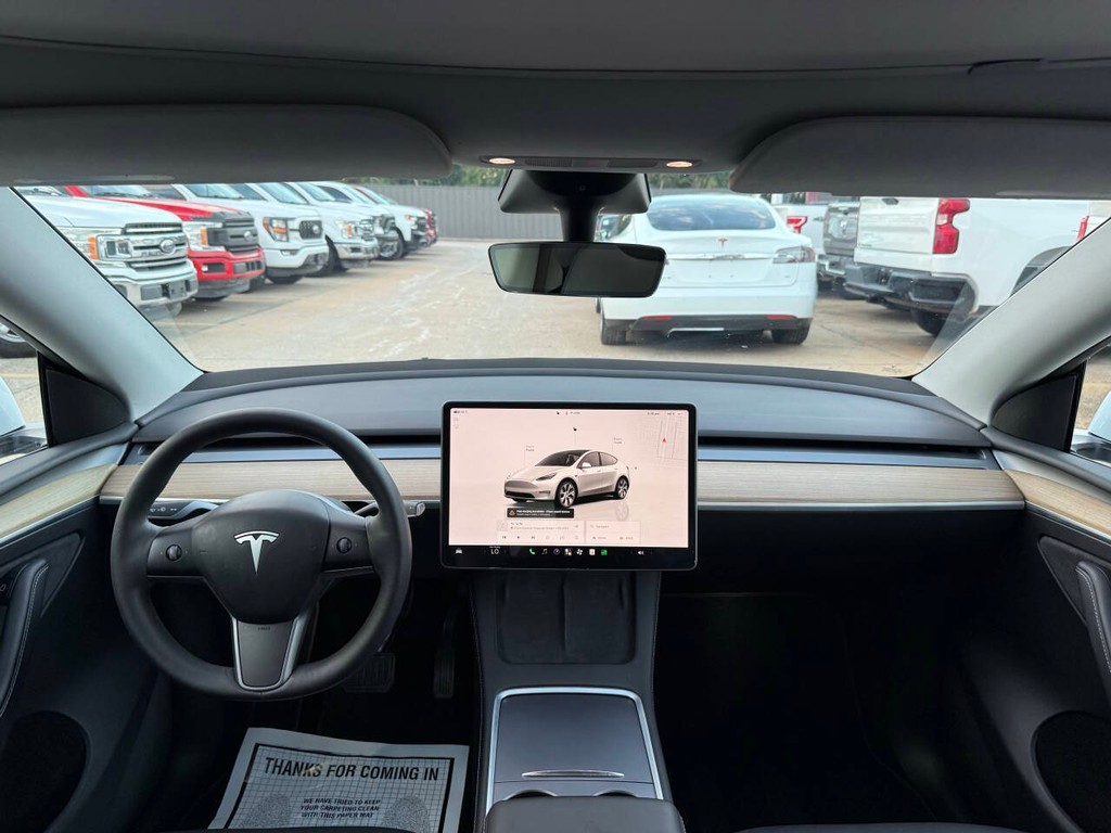 Tesla Model Y Vehicle Full-screen Gallery Image 17