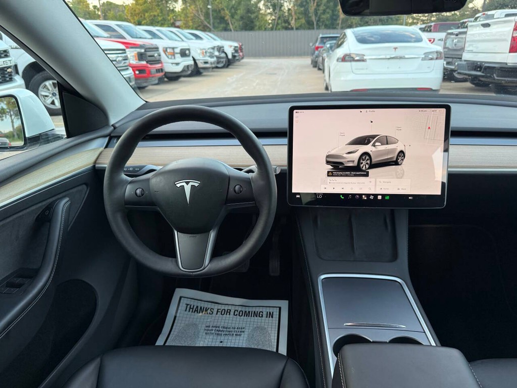 Tesla Model Y Vehicle Full-screen Gallery Image 21