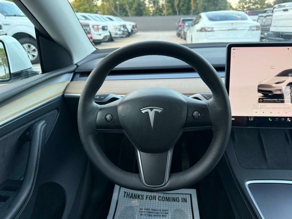 Tesla Model Y Vehicle Full-screen Gallery Image 22