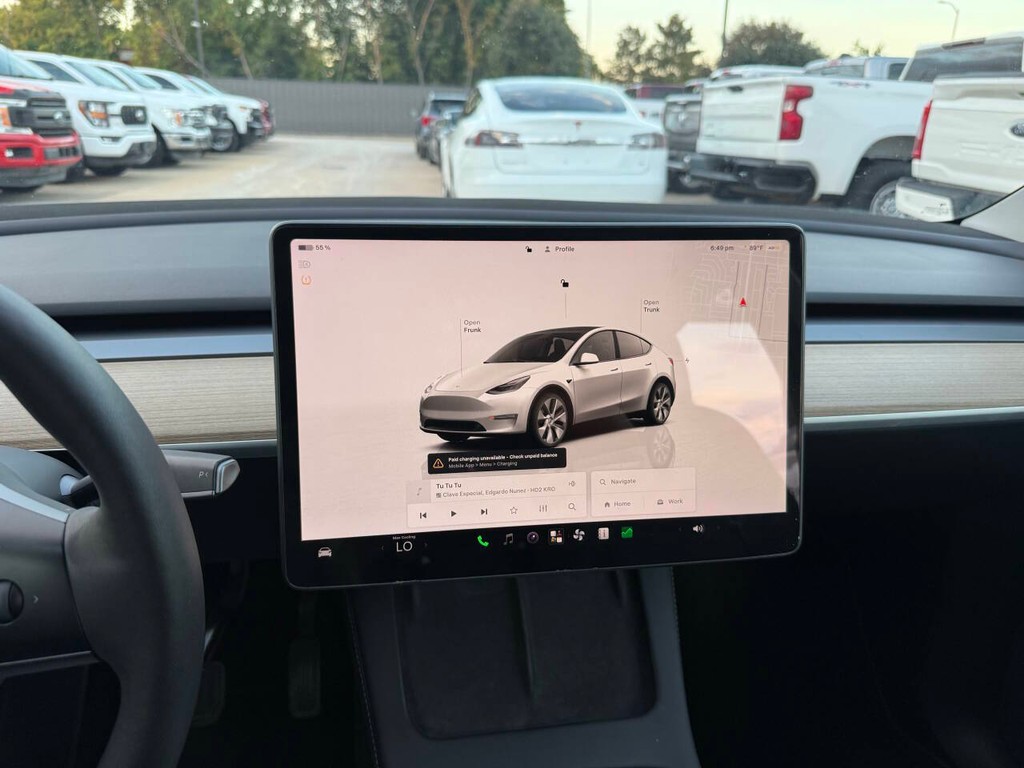 Tesla Model Y Vehicle Full-screen Gallery Image 24
