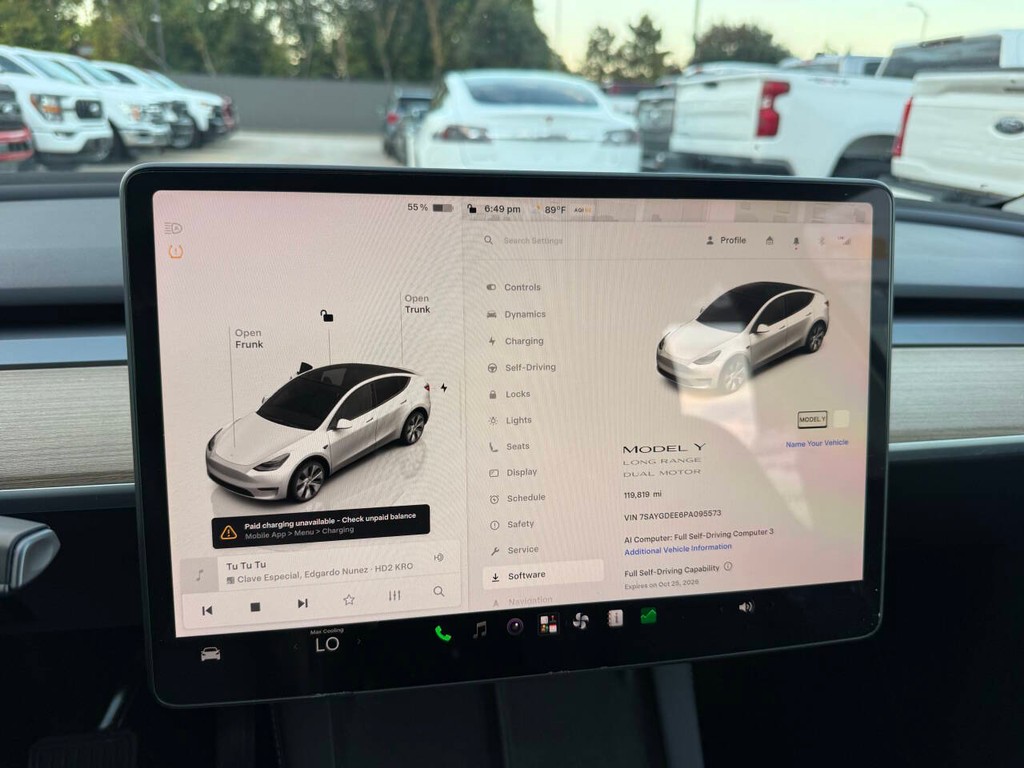 Tesla Model Y Vehicle Full-screen Gallery Image 25