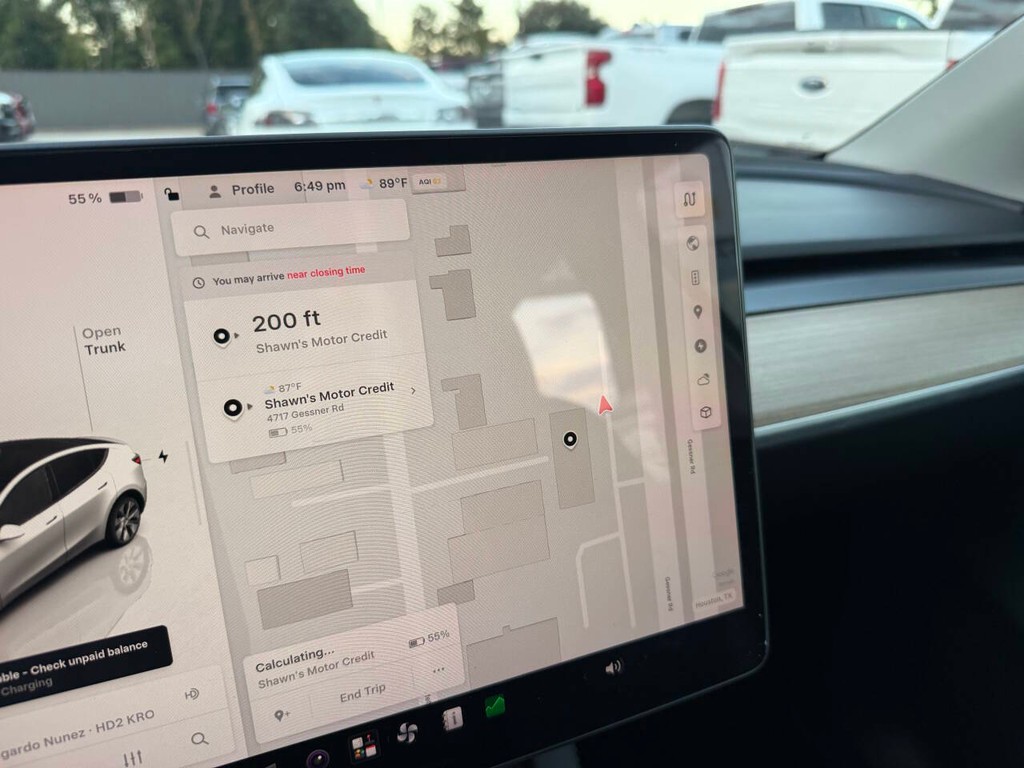 Tesla Model Y Vehicle Full-screen Gallery Image 26