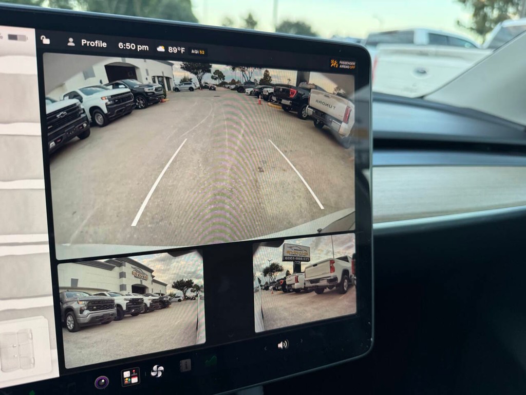 Tesla Model Y Vehicle Full-screen Gallery Image 27