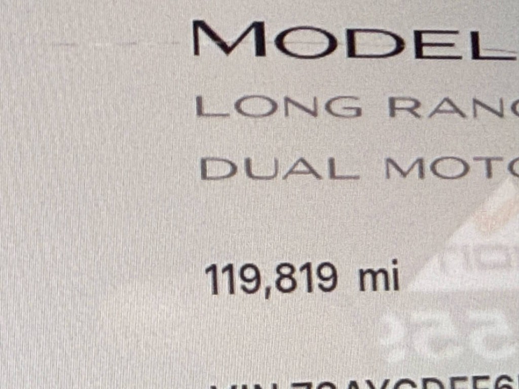 Tesla Model Y Vehicle Full-screen Gallery Image 33