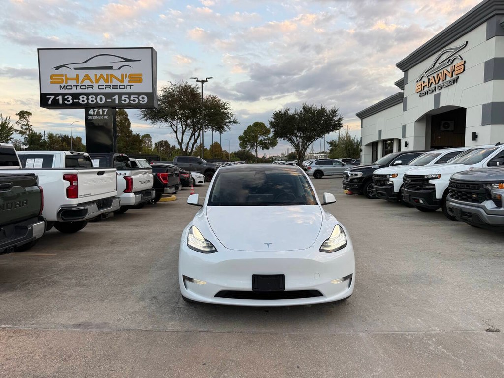 Tesla Model Y Vehicle Full-screen Gallery Image 42