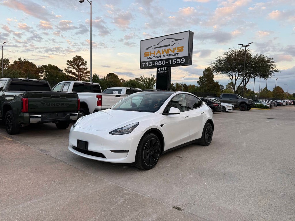 Tesla Model Y Vehicle Full-screen Gallery Image 44