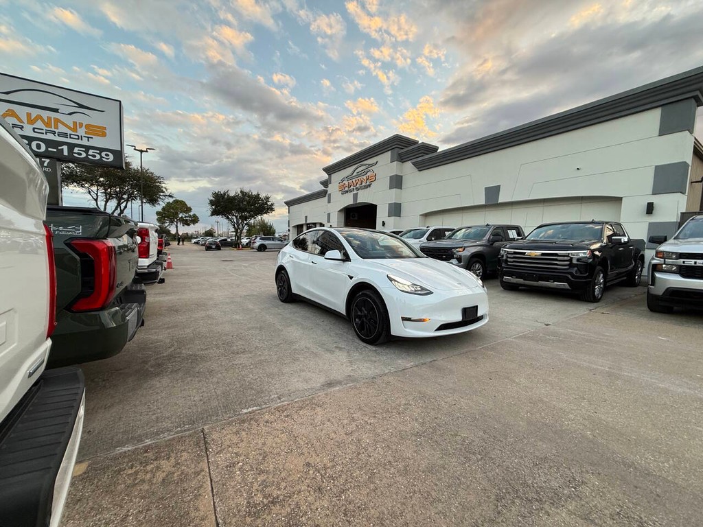 Tesla Model Y Vehicle Full-screen Gallery Image 45