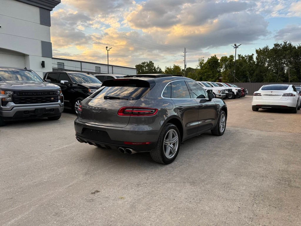 Porsche Macan Vehicle Full-screen Gallery Image 05