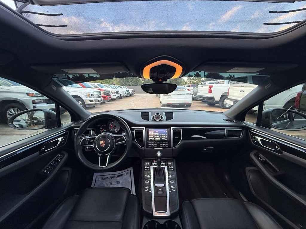 Porsche Macan Vehicle Full-screen Gallery Image 20