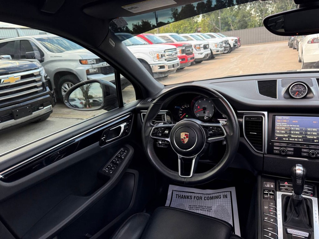 Porsche Macan Vehicle Full-screen Gallery Image 22