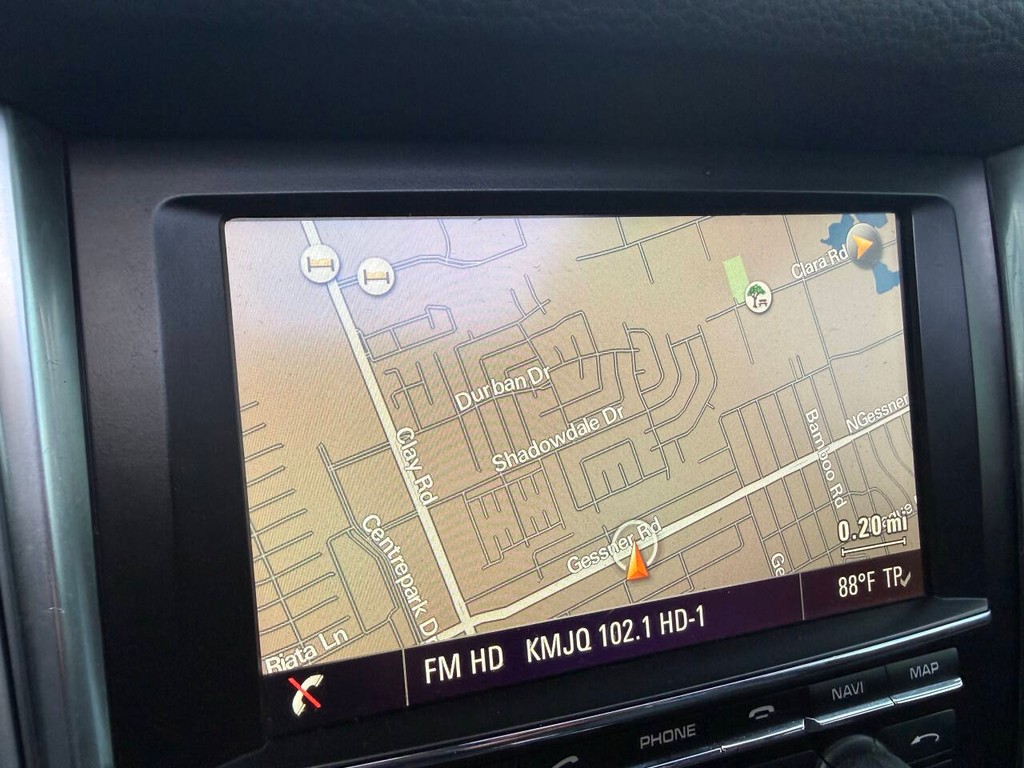 Porsche Macan Vehicle Full-screen Gallery Image 31