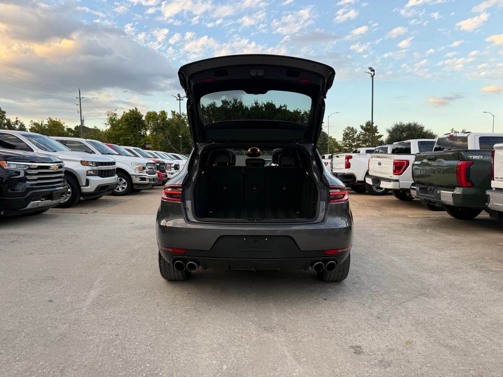 Porsche Macan Vehicle Full-screen Gallery Image 44