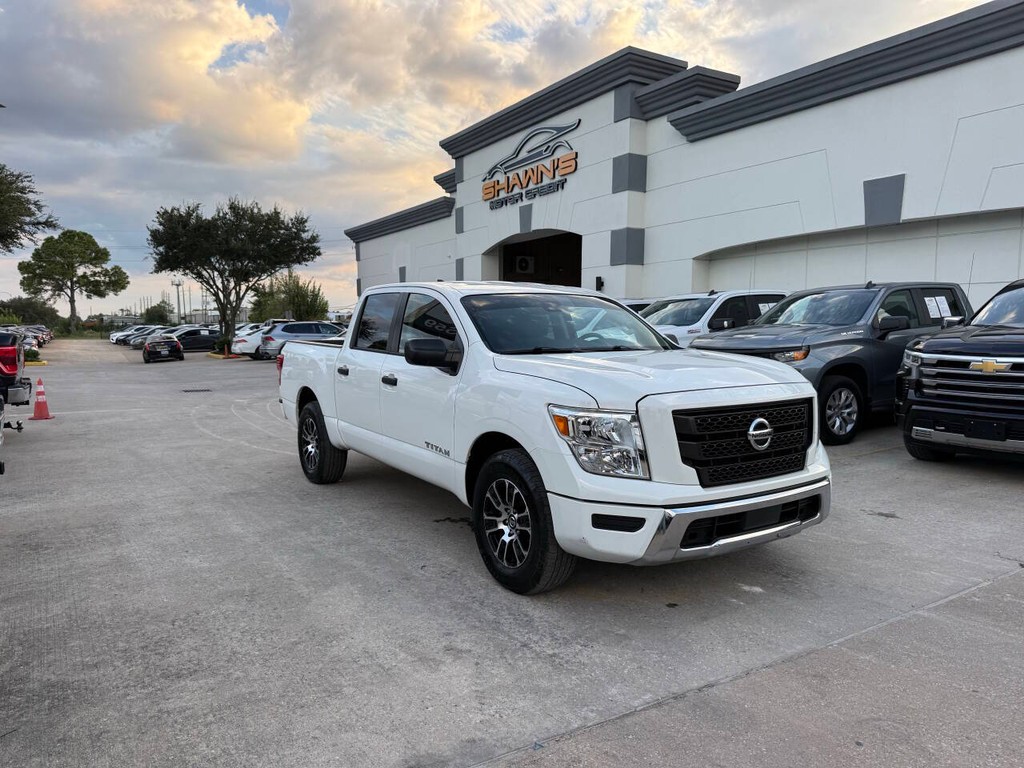 Nissan Titan Vehicle Full-screen Gallery Image 02