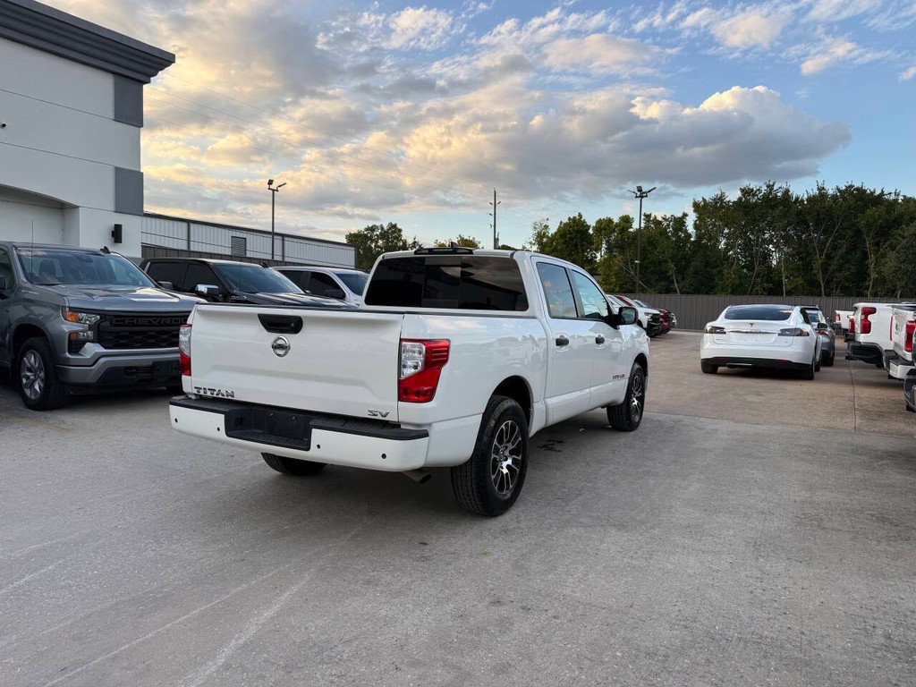 Nissan Titan Vehicle Full-screen Gallery Image 05