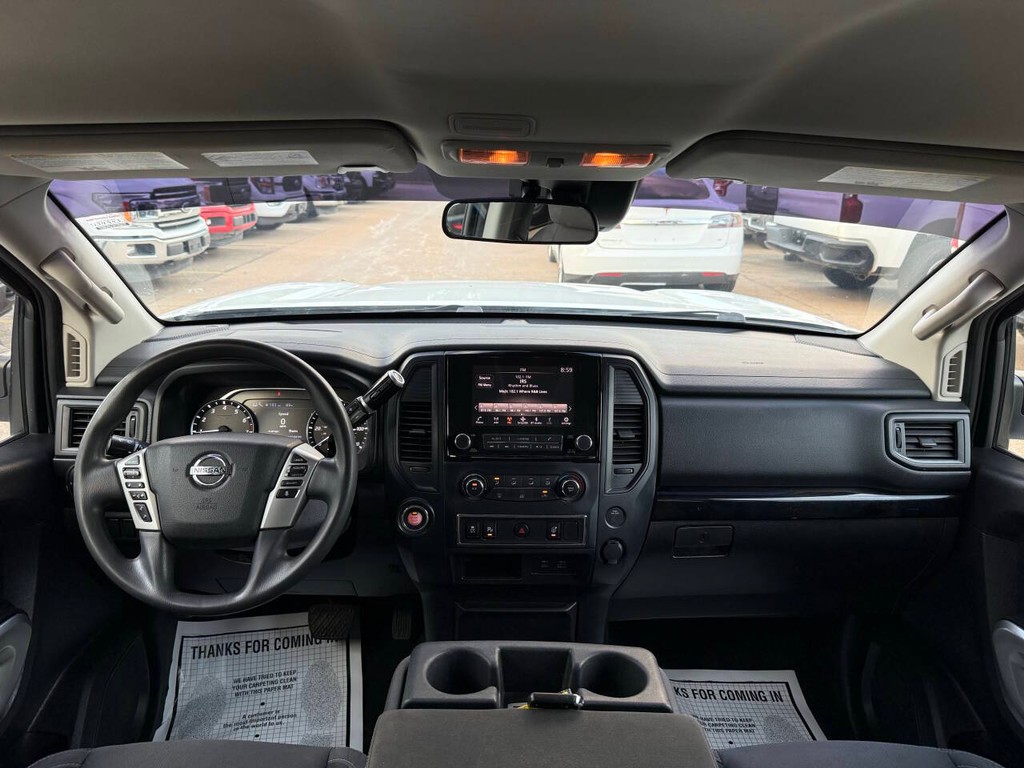 Nissan Titan Vehicle Full-screen Gallery Image 17