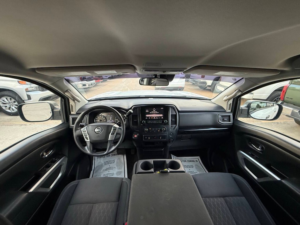 Nissan Titan Vehicle Full-screen Gallery Image 18