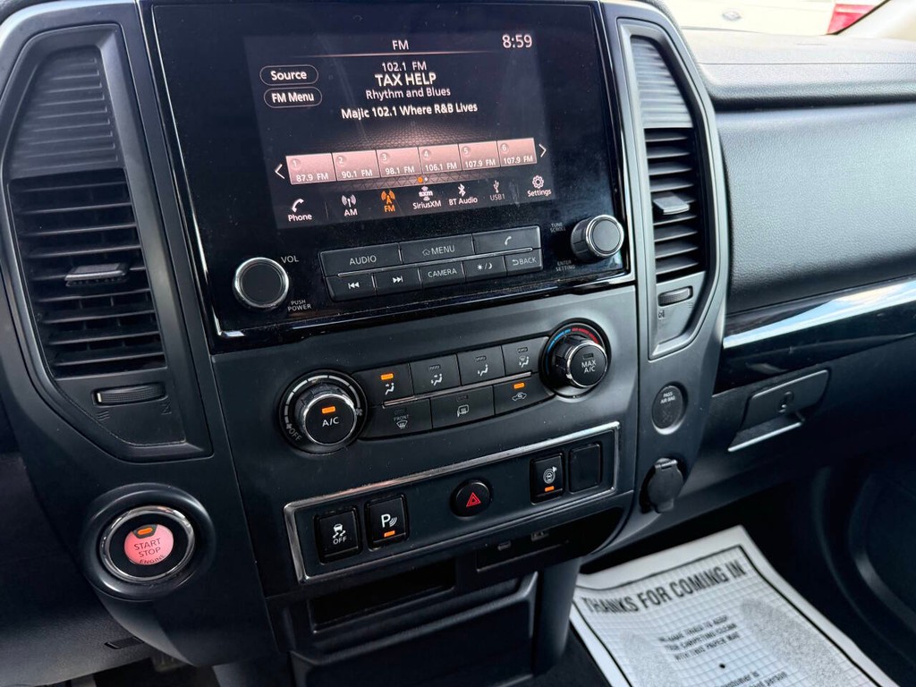 Nissan Titan Vehicle Full-screen Gallery Image 26