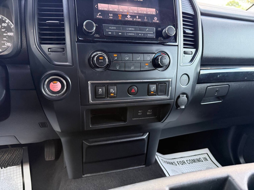 Nissan Titan Vehicle Full-screen Gallery Image 28