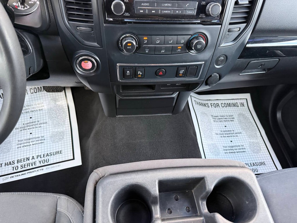 Nissan Titan Vehicle Full-screen Gallery Image 29