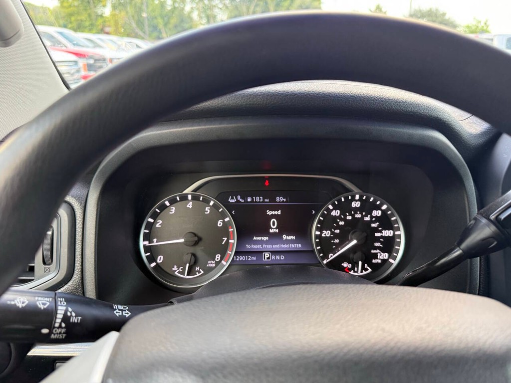 Nissan Titan Vehicle Full-screen Gallery Image 31