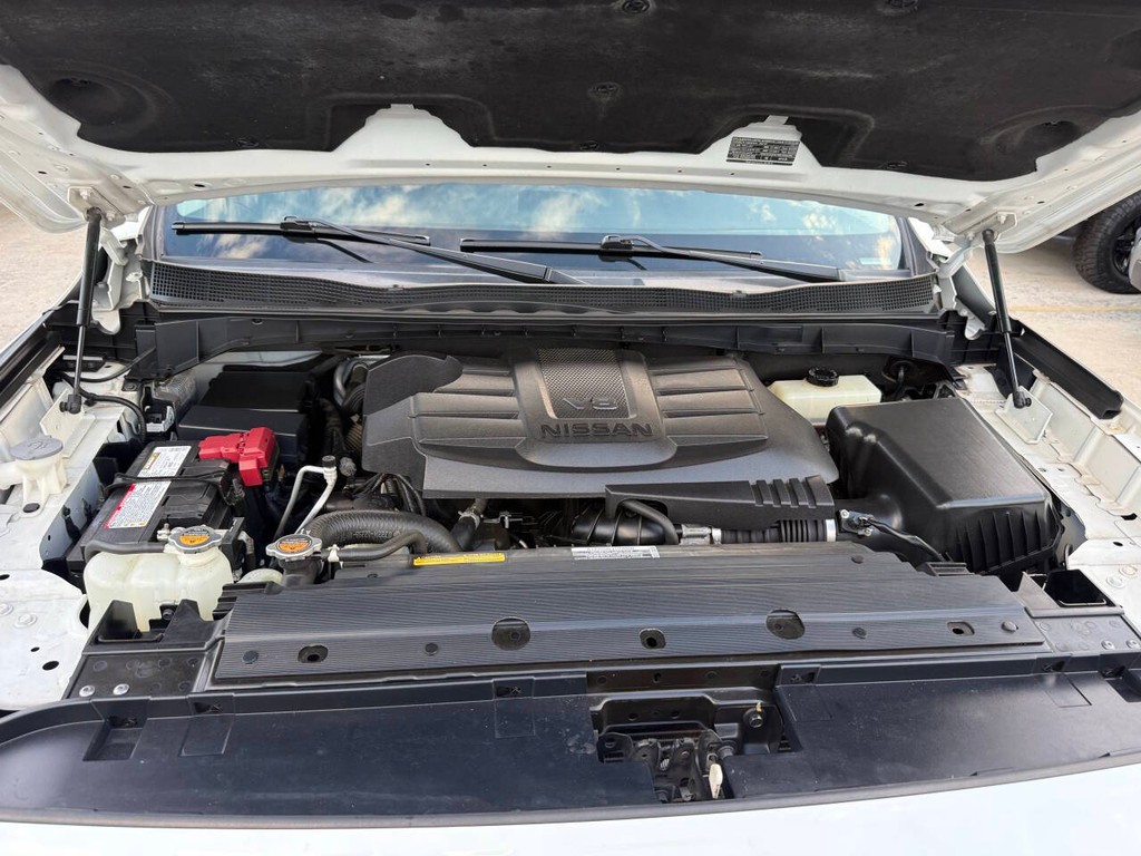 Nissan Titan Vehicle Full-screen Gallery Image 34