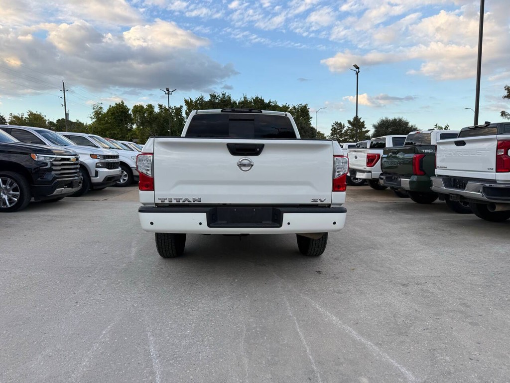 Nissan Titan Vehicle Full-screen Gallery Image 37