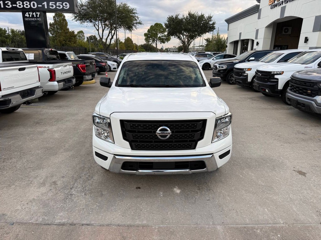 Nissan Titan Vehicle Full-screen Gallery Image 39