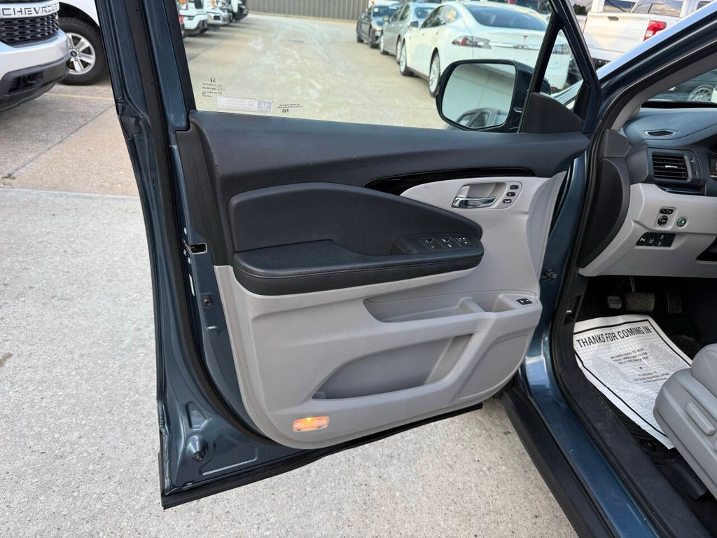 Honda Pilot Vehicle Full-screen Gallery Image 08